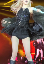 rosé-cameltoe-v0-enp0x7cqhl2a1.png