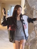 jennie-cameltoe-v0-t8xyqx11bz6b1.jpg