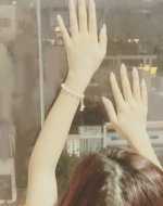 Sửa rèm, sửa ghế, lau kính... từ phòng khách ra tới cửa sổ, ai 'đảm đang' như em (3).jpg