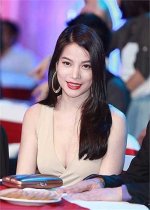 khoe-vong-mot-dep-nhu-u40-truong-ngoc-anh-2.jpg