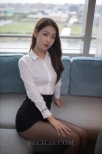 anh-300-anh-gai-xinh-ram-cong-so-trong-van-phong-mong-vu-to-tron-a8-2.jpg