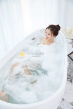 lovepik-beautiful-lady-lying-in-the-bathtub-and-taking-a-picture_501404995.jpg lovepik-beautiful-lady-lying-in-the-bathtub-and-taking-a-picture_501404995.jpg