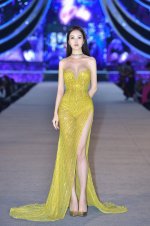 a-hau-dep-nhat-vtv-quanh-nam-an-dien-kieu-nu-than-cong-so-hiem-hoi-dien-bikini-chi-dam-khoe-an...jpg